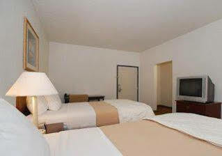 Hotel Econo Inn&suites Fairgrounds 2*