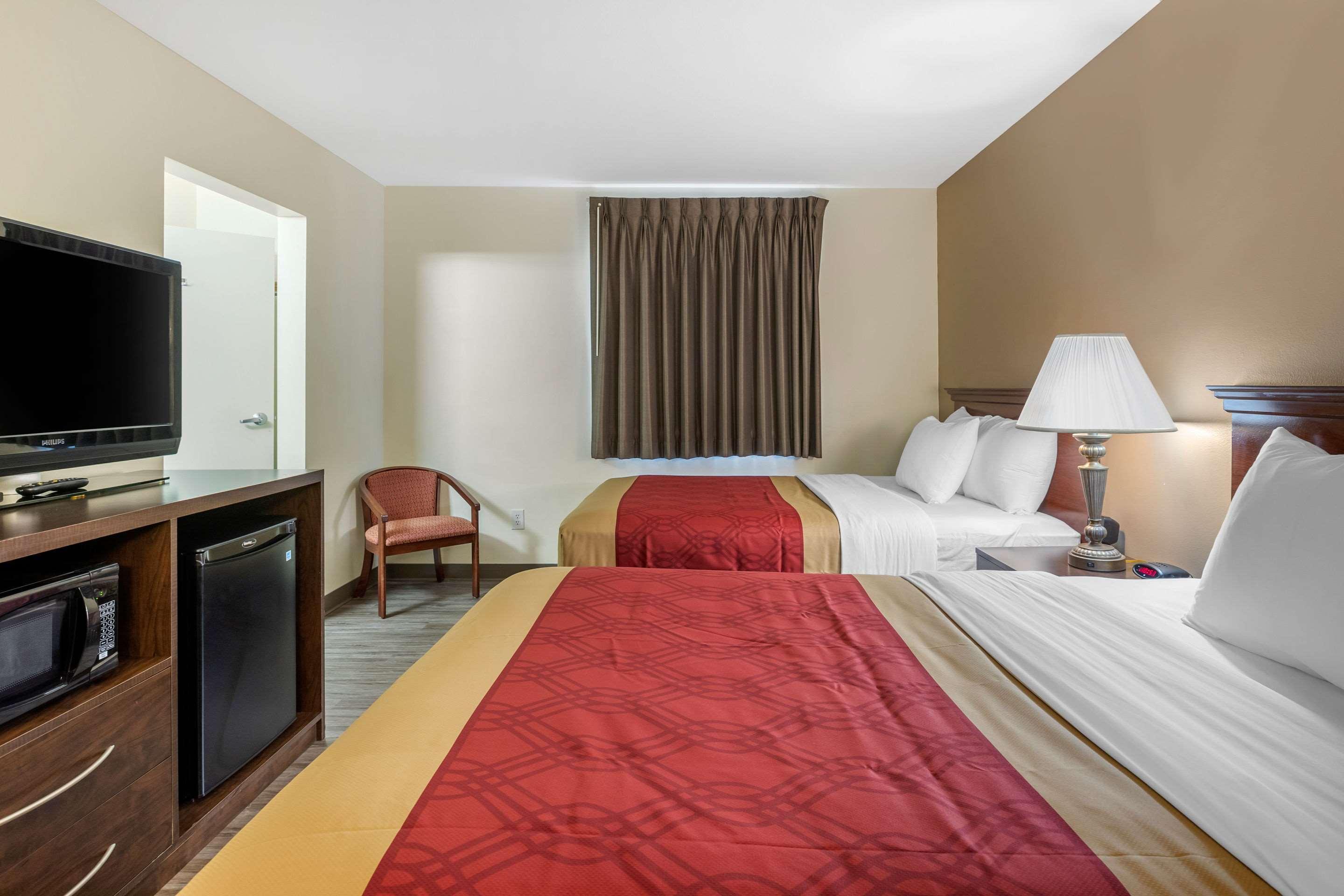 Econo & Fairgrounds Hotel