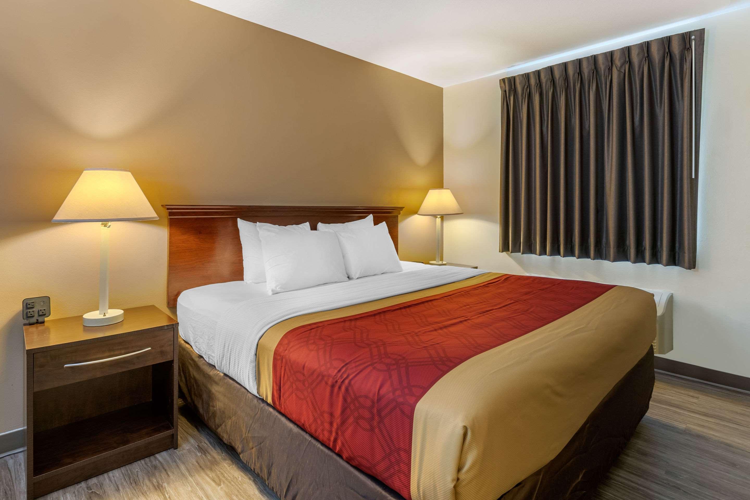 Hotel Econo & Fairgrounds