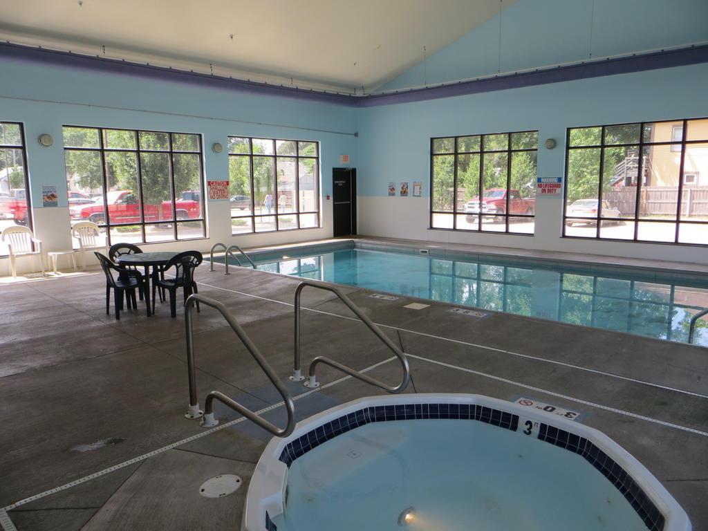 Hotel Econo & Fairgrounds 2*