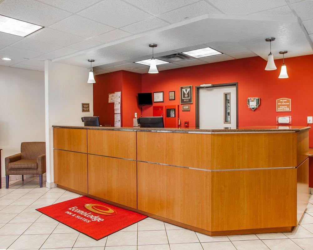Econo & Fairgrounds Hotel