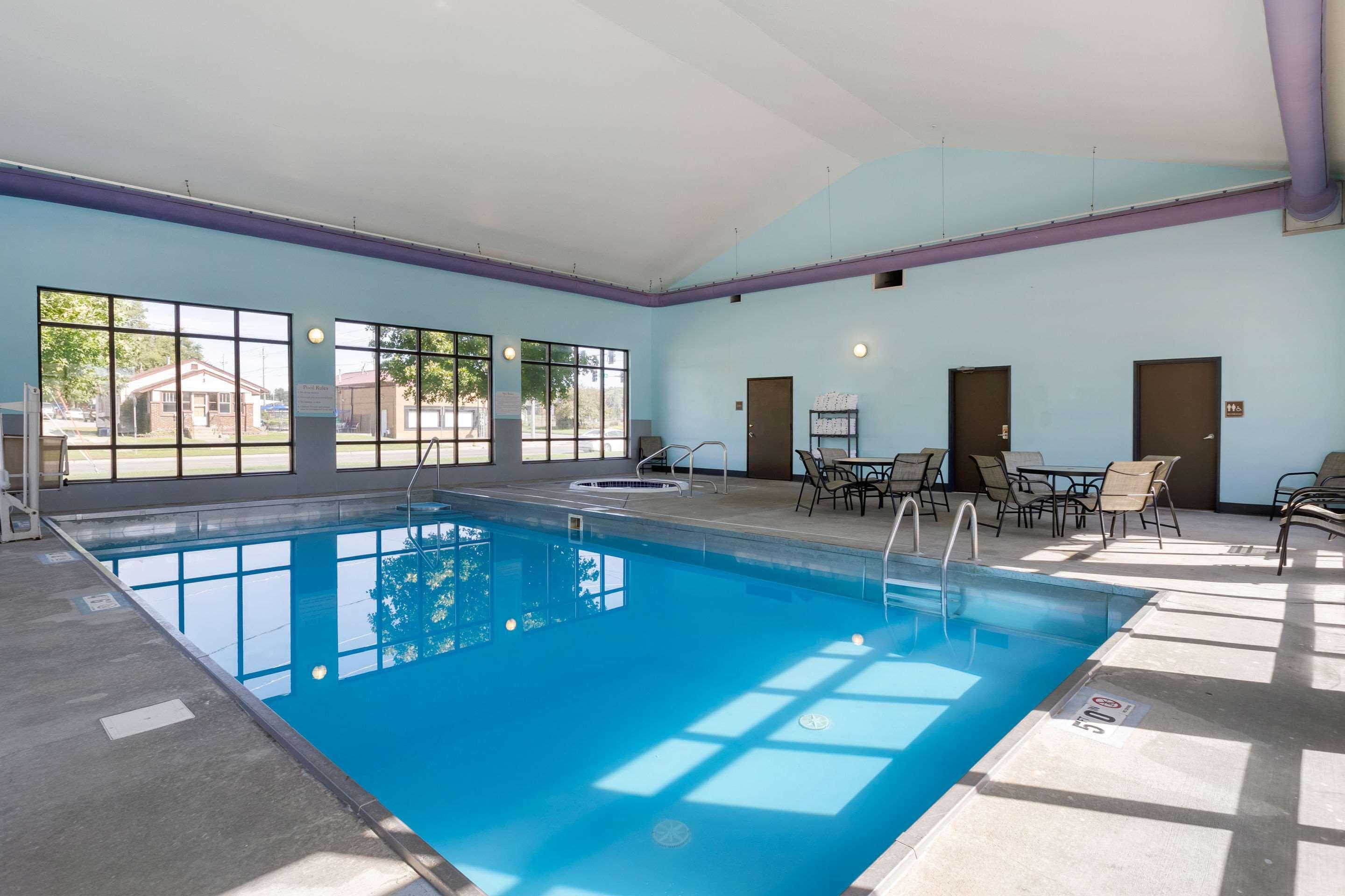 Econo & Fairgrounds Hotel