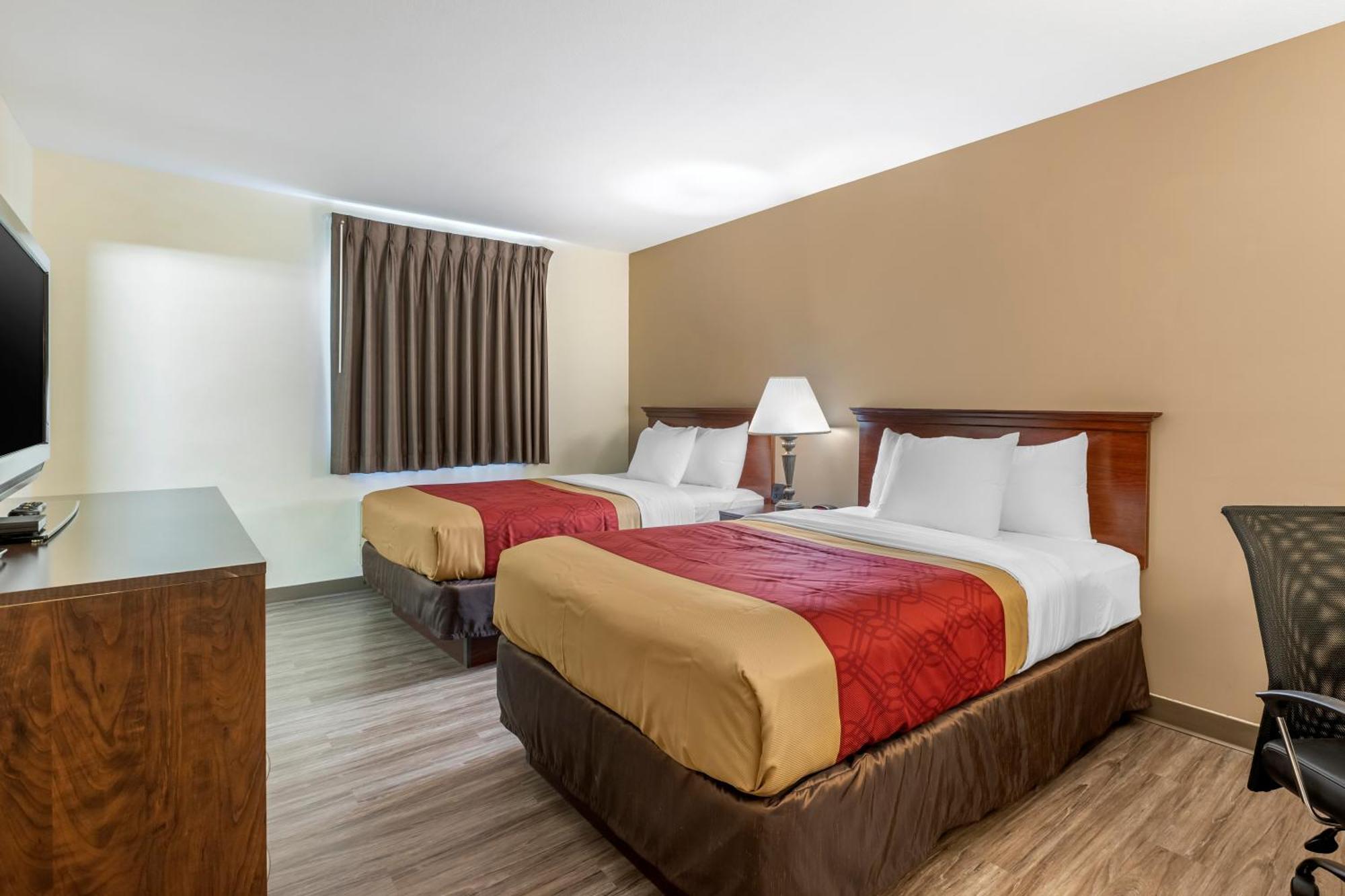 Hotel Econo & Fairgrounds 2*