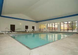 Hotel Econo & Fairgrounds 2*