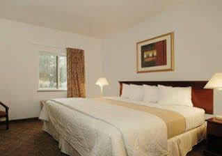 Econo Inn&suites Fairgrounds Hotel